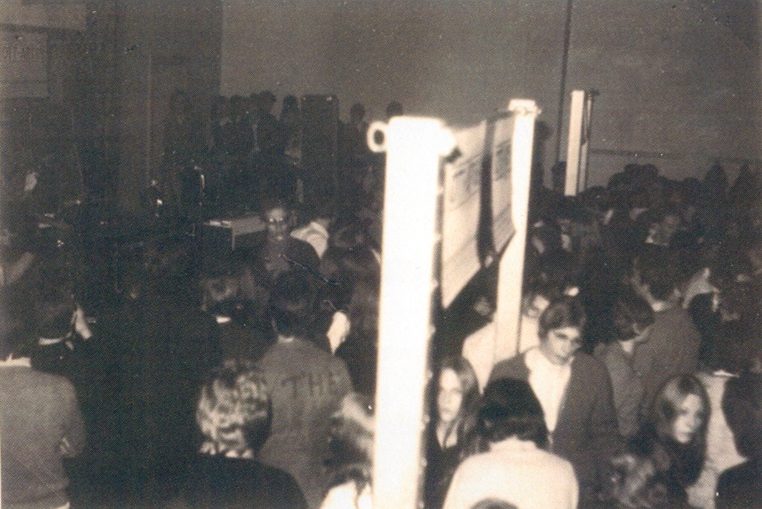 Das Publikum von Just Us 1968 in Cuxhaven in der Sonne