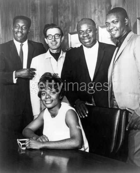 Otis Redding, Jim Stewart, Rufus Thomas, Booker T. Jones und Carla Thomas 1967 nach der Aufnahme des Duetts "Tramp"