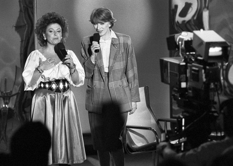 Nella Martinetti im Gespräch mit der Fernsehmoderatorin Heidi Abel im Mai 1984