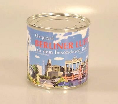 "Original Berliner Luft mit dem besonderen Duft" aus dem City Souvenir Shop für 3.90 Euro.