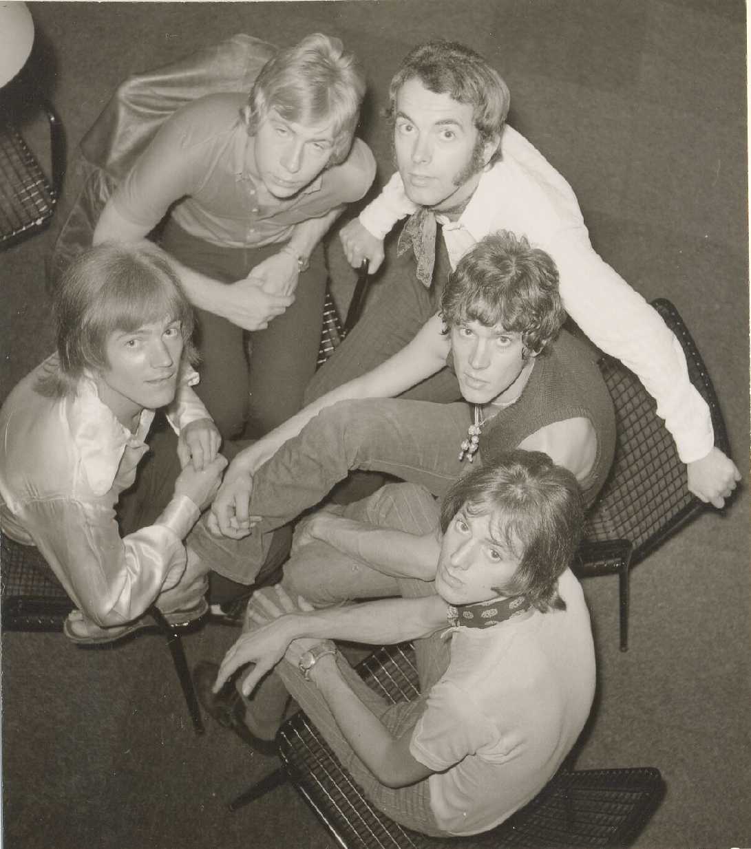 Die Happy Times 1969 (von links im Uhrzeigersinn): Acym Brierly, Gunnie Weber, Gerdi Hemken, Jochen Laschinsky, Uwi Hemken