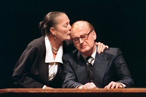 Domenica Niehoff mit Jean-Pierre Cornu im Februar 1997 im Theaterstück Straglers Woche (Eine St. Pauli-Saga) als Frau des Senators