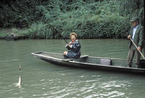 Nella Martinetti beim Hechtfischen auf dem Rhein