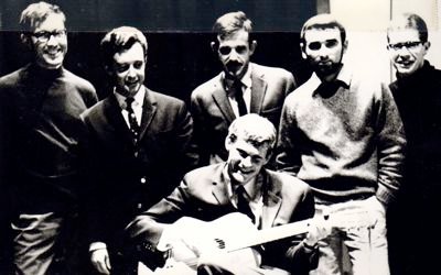 Berner Troubadours im Mai 1969 im Kleintheater in Luzern (Fritz Widmer, Bernhard Stirnemann, Mani Matter, Ruedi Krebs, Markus Traber, Jacob Stickelberger)