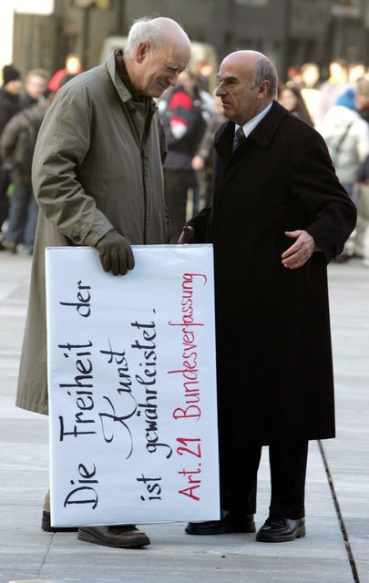 Franz Hohler im Dezember 2004 mit Bundesrat Hans-Rudolf Merz