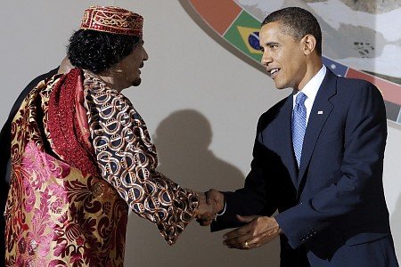 Muammar al-Gaddafi und Barack Obama 2009 in L'Aquila