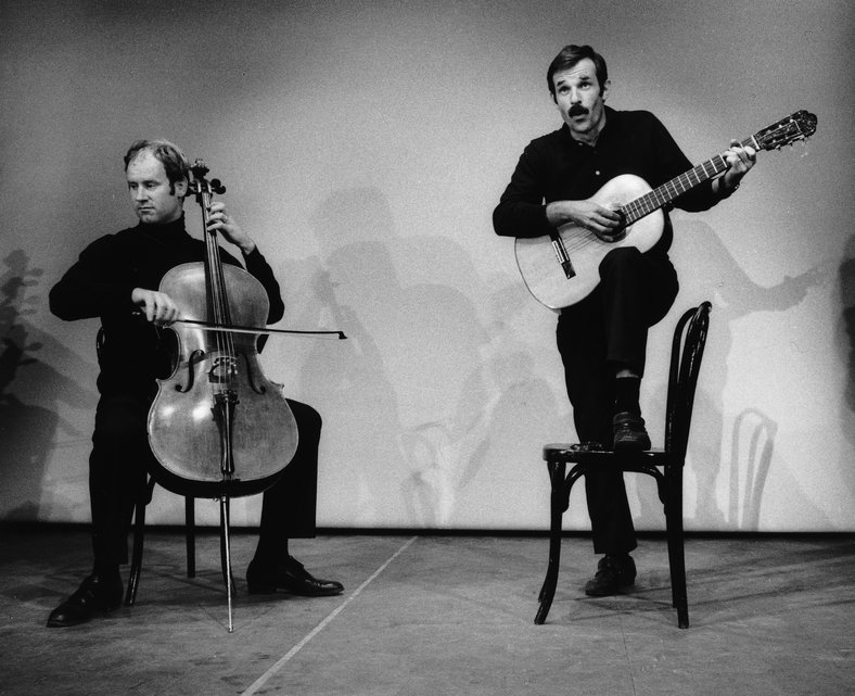 Franz Hohler und Mani Matter 1970 in Zürich im Hechtplatz-Theater an einem Konzert für Amnesty International