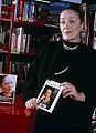 Domenica Niehoff mit ihrem Buch Körper mit Seele (Mein Leben) (1994)