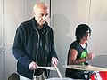 Peter Behrens als Schlagzeuglehrer der 30-jährigen Erzieherin Kathrin Harms (aus der Dokumentation Ich war einmal ein Star)