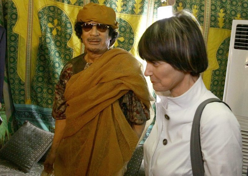 Muammar al-Gaddafi in Tripolis mit der schweizerischen Aussenministerin Micheline Clamy-Rey